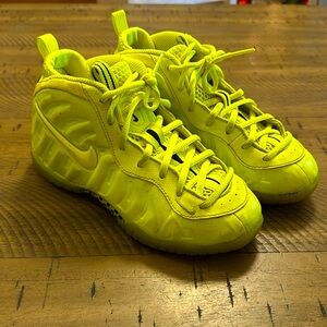 Volt yellow Nike foamposites size 2.5 Little Kids